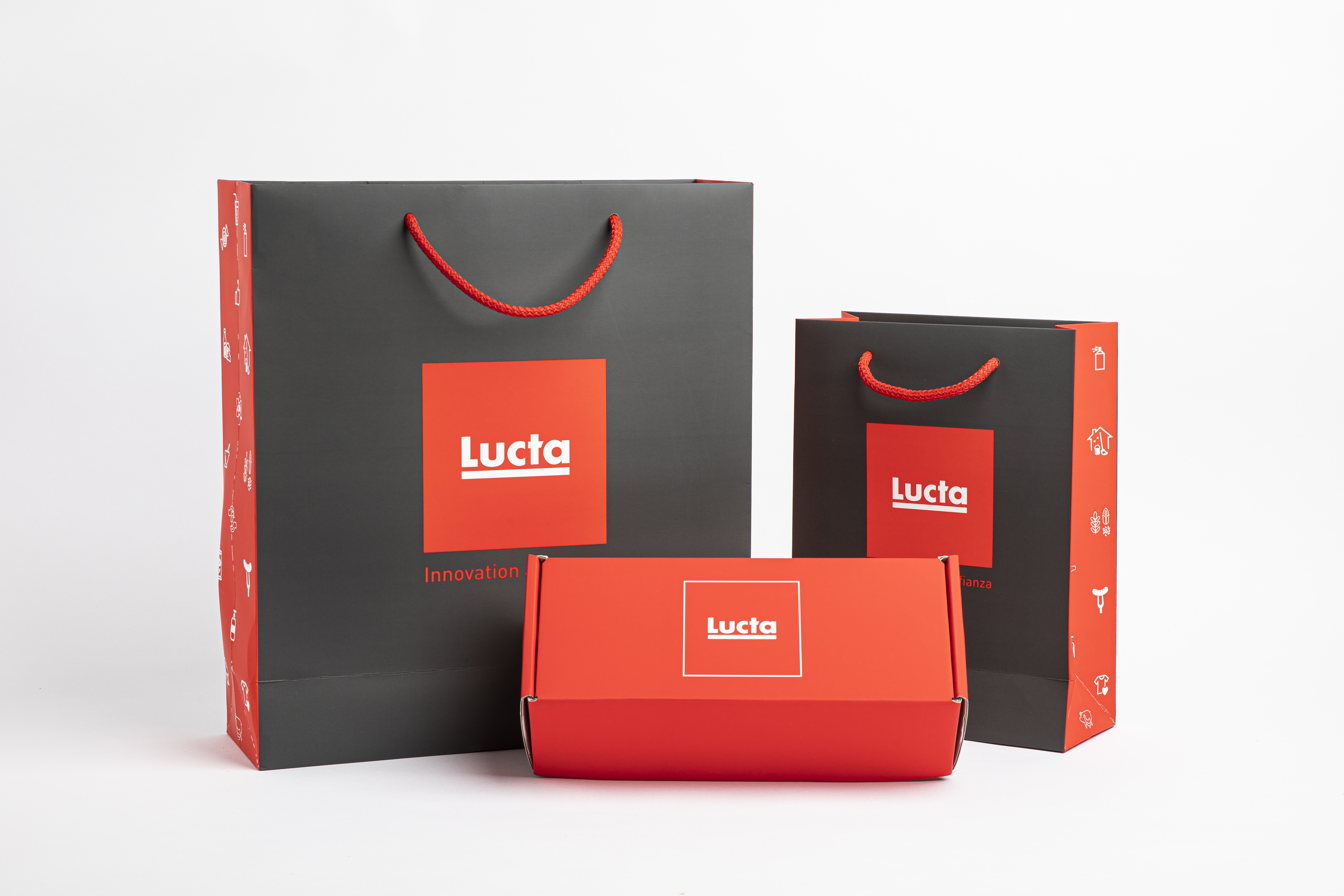 Bolsas de regalo y caja de packaging sostenible de la marca Lucta.