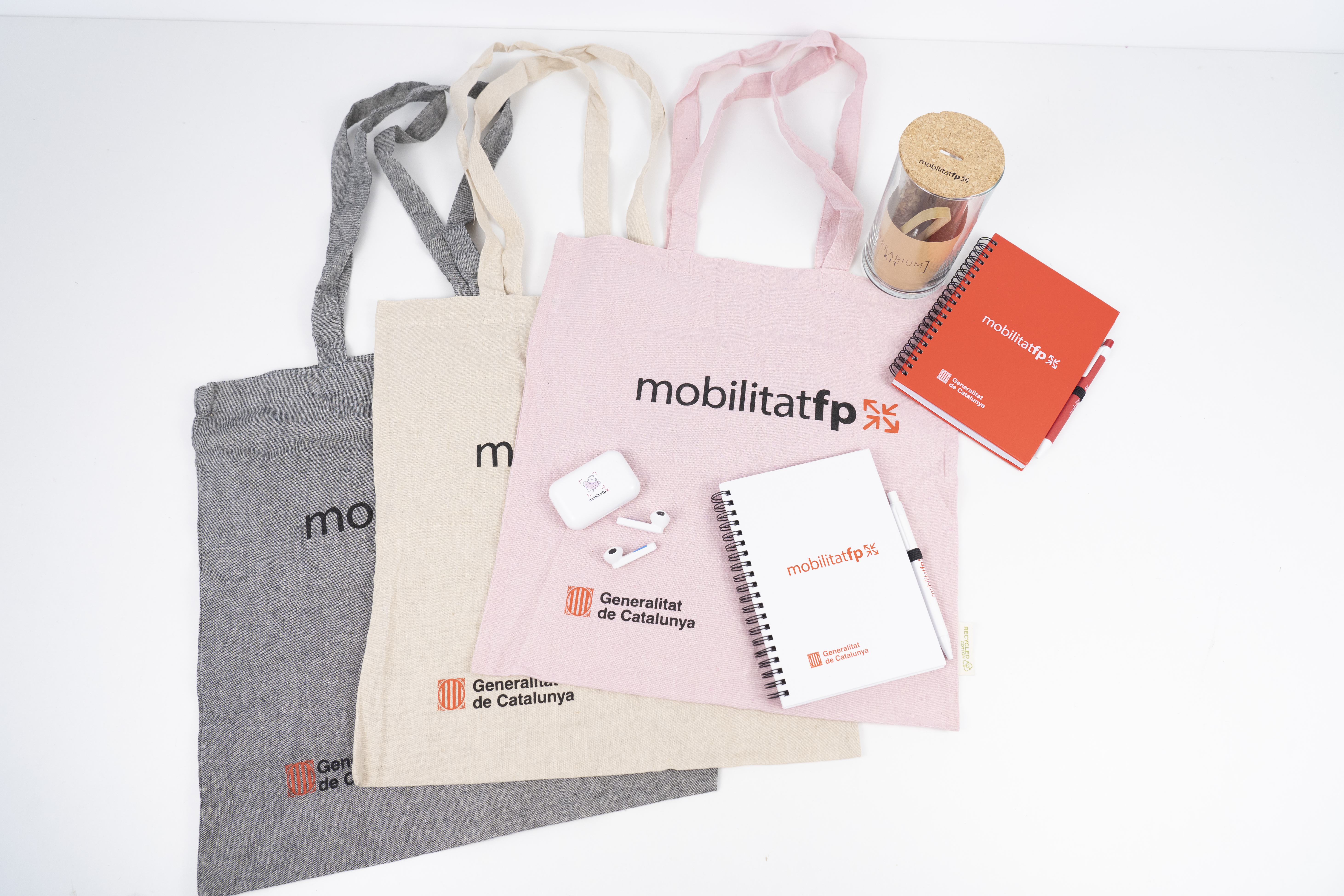 Kit de onboarding: bolsas, libreta y bolígrafo con logo de mobilitatfp