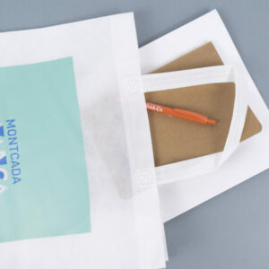DSC03991 Bolígrafo naranja y libreta dentro de bolsa de papel promocional Montcada